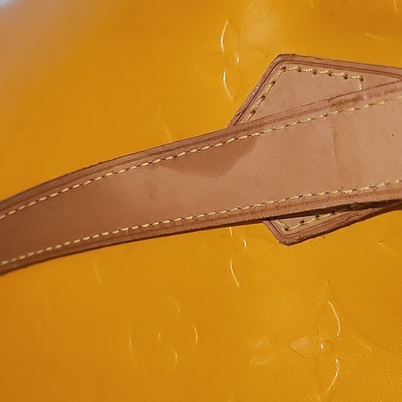 36. Authentic Louis Vuitton Shoulder Bag Houston Yellow Vernis - Picture 10 of 12